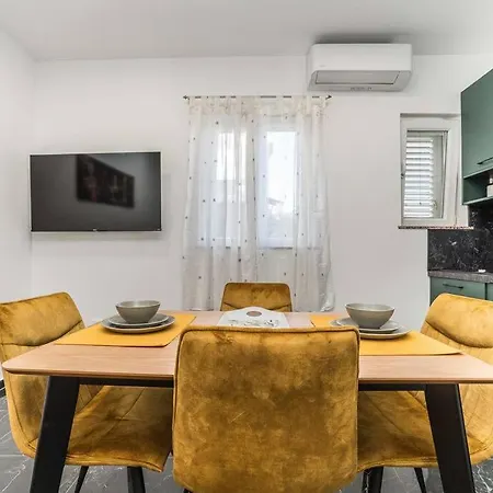 Apartament Zorenija *